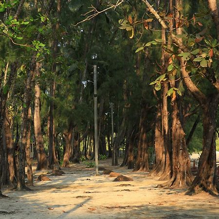 Coconut Island Resort Ngapali Bagian luar foto